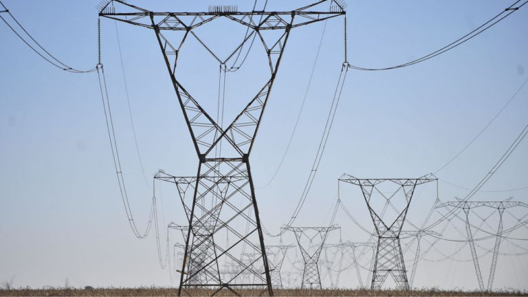 Ministro de Minas e Energia descarta racionamento de energia