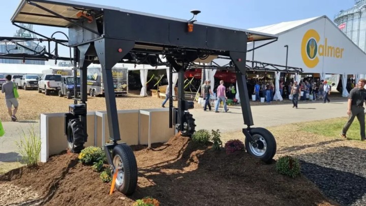 Robô brasileiro atrai produtores americanos na maior feira agrícola dos Estados Unidos