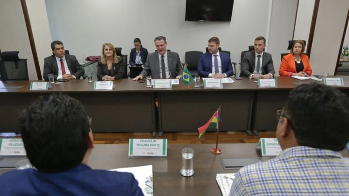 Brasil e Bolívia debatem acordo de investimentos no agronegócio