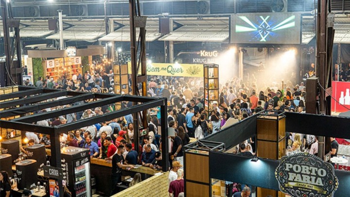 A cachaça brasileira cresce com força no mercado e celebra suas raízes em Minas Gerais