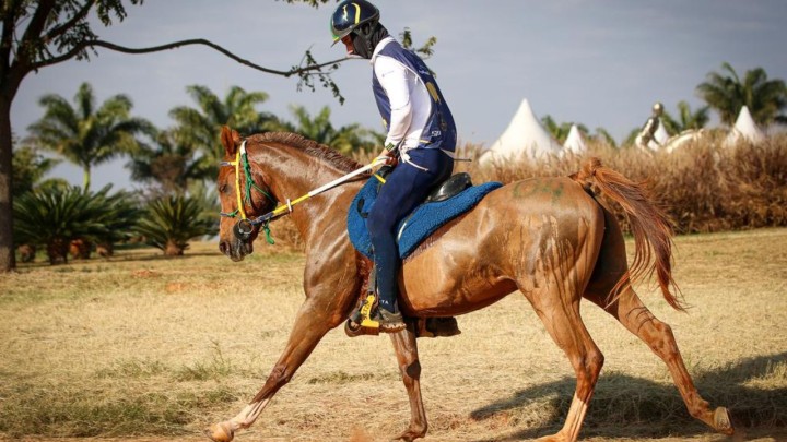 José Caio Vaz Guimarães é o campeão Adulto e Lavinya Laçalvia, campeã Young Rider, no Pan-americano de Enduro no Haras Albar, em São Paulo