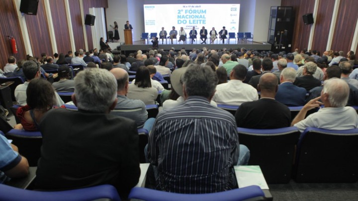 Nosso leite e suas histórias será o destaque do 3º Fórum Nacional do Leite da ABRALEITE