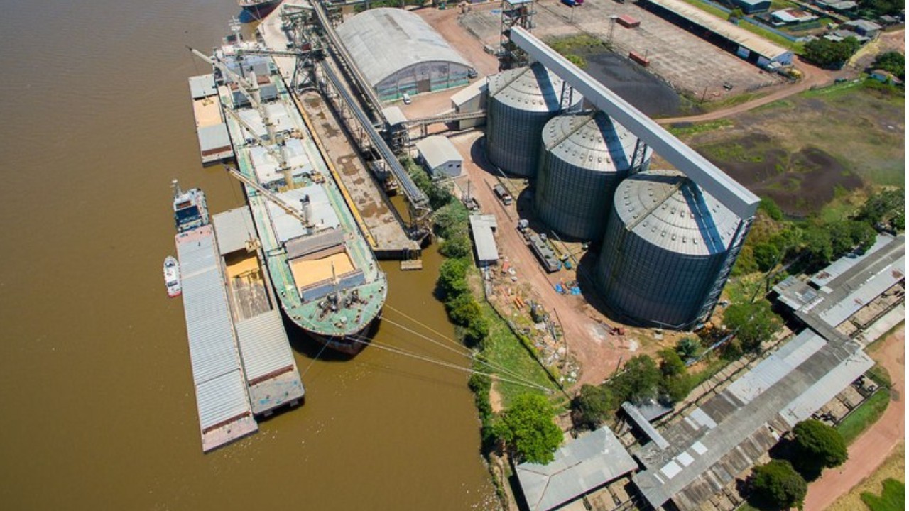 Exportação de milho impulsiona movimentação nos portos do Norte Exportação de milho impulsiona movimentação nos portos do Norte