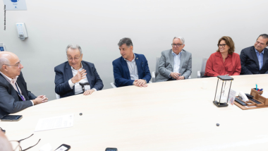 Profissionais atendendo produtores rurais por telemedicina dentro do Programa Saúde no Campo