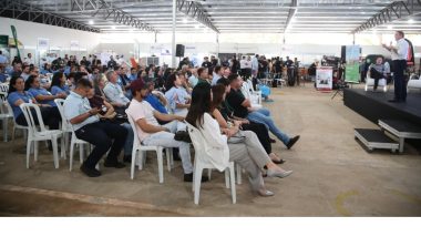 800 pessoas presentes na 2ª Feira de Avicultura de Maringá